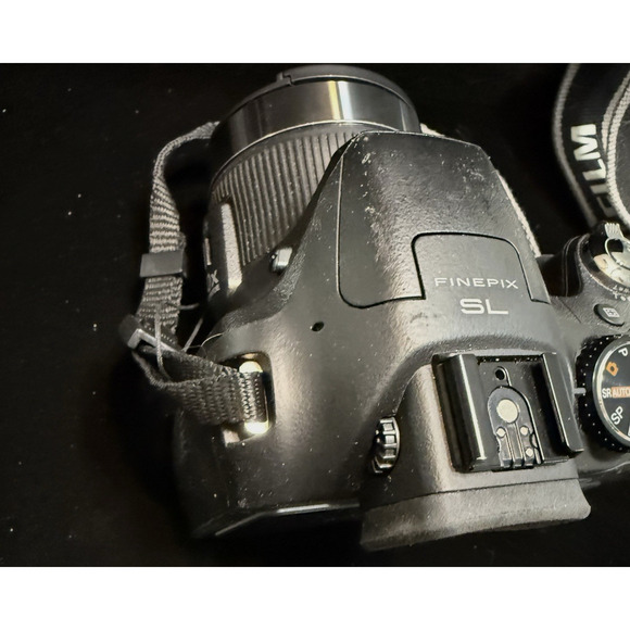 Fujifilm FinePix SL300 Digital Camera 14MP 30x Zoom w/ Accessories & SD Card - Picture 9 of 16